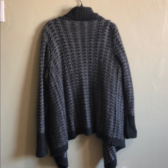 Sweater - Picture 2 of 4